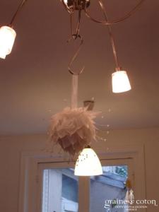 Joséphine - Boule plumes et perles - Diamètre 10 cm