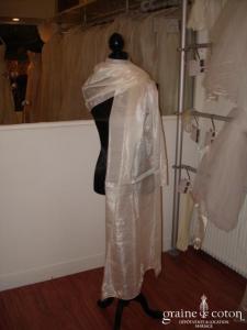 Étole en organza champagne, délicatement perlée