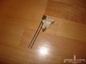 Pic fleur rose et vert en tissu