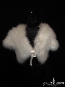 Boléro en plumes ivoire à manches courtes