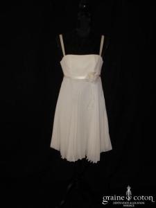 Robe courte ivoire clair en mousseline plissée
