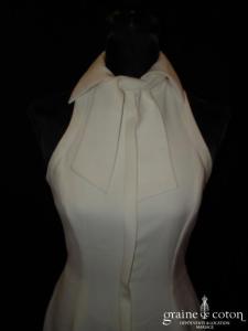 Harriet de Prag - Robe à encolure américaine en crêpe blanc