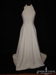 Harriet de Prag - Robe à encolure américaine en crêpe blanc