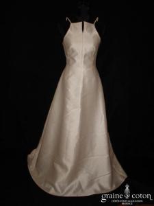 Mariées de Paris - Robe en mikado ivoire à encolure géométrique américaine