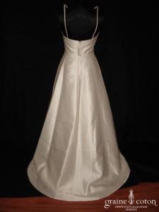 Mariées de Paris - Robe en mikado ivoire à encolure géométrique américaine