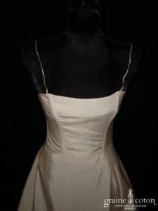 Mariées de Paris - Robe taille haute en taffetas ivoire avec fines bretelles