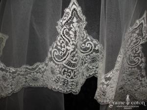 Harriet de Prag - Voile long de 2 mètres bordé de dentelle de Calais faite main