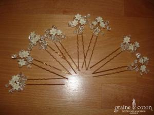 Pic à cheveux petites fleurs ivoires et perles transparentes