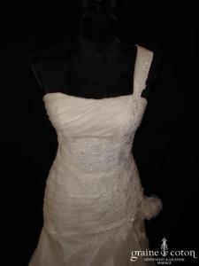 Modèle de défilé - Robe taille basse en organza ivoire