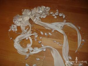 Peigne avec fleurs en tissu et perles