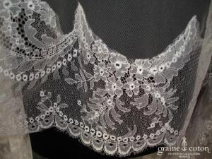 Cymbeline - Voile long de 3 mètres en tulle bordé de fine dentelle ivoire