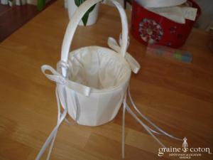 Petit panier en satin ivoire