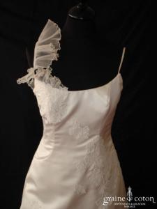 Création - Robe sirène en satin, organza et dentelle ivoire clair