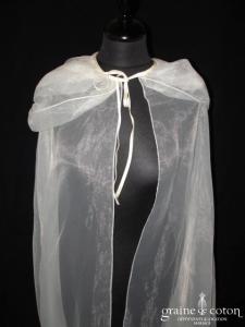 Pronuptia - Cape avec capuchon en organza