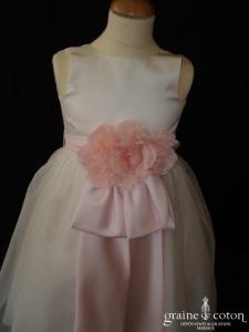 US Angels - Robe de demoiselle d'honneur blanche avec ceinture de satin rose