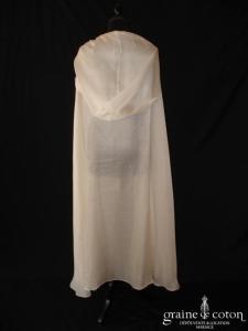 Création - Cape en organza de soie ivoire