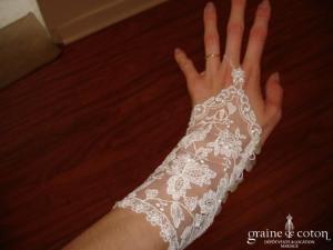 Pronuptia - Mitaines courtes en dentelle ivoire