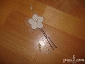 Au Fil Perlé - Pic à chignon fleur et perles