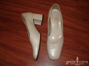 Chaussures en cuir ivoire à bout et talon carré