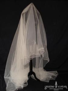 Voile en tulle ivoire perlé long de 3 mètres environ