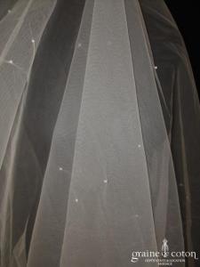 Voile en tulle ivoire perlé long de 3 mètres environ