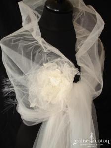 Captive pour Rosi Strella - Étole en tulle ivoire avec grosse fleur