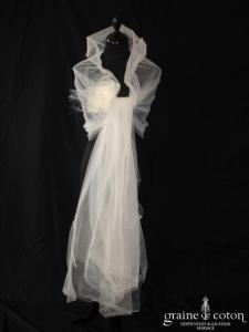 Captive pour Rosi Strella - Étole en tulle ivoire avec grosse fleur