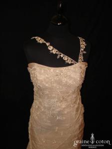 Mathyro - Robe en taffetas cappuccino et dorée