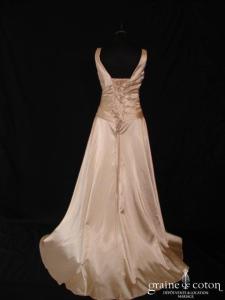 Robe une pièce en satin champagne drapé