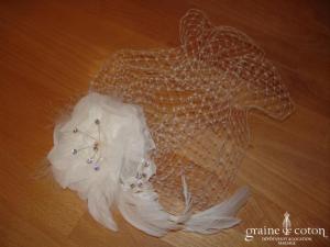 Voilette avec fleur ivoire en tissu montée sur peigne