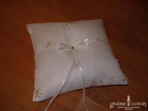 Coussin d'alliances - Perles argentées et blanches