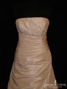 Églantine Création - Robe drapée en taffetas ivoire avec perles