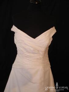 Pronuptia - Robe drapée en soie sauvage avec bretelles sur les épaules