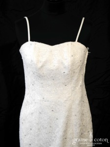 Matrimonia - Robe fourreau ivoire en dentelle et volutes de tulle