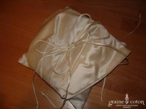 Cymbeline - Coussin d'alliances Cheverny en taffetas ivoire