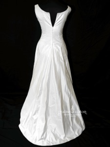 Célestina Agostino - Création en soie avec bretelles et manches amovibles