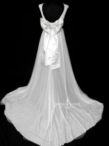 Création - Robe fluide empire en mousseline de soie et tulle de soie ivoire clair