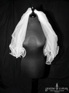 Voile court à volutes en tulle ivoire bordé d'un biais de satin