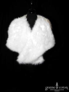 Étole / cape en faux duvet ivoire