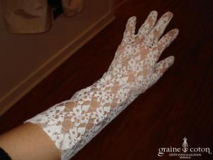 Gants mi longs en dentelle blanche