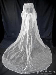 Pronuptia - Manteau / cape cache coeur en tulle plumetis avec longue traîne