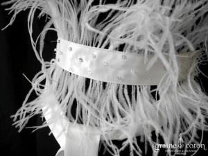 Pronuptia - Ceinture en plumes d'autruche et strass