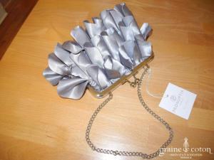 Pronuptia - Pochette en satin gris façon pétales
