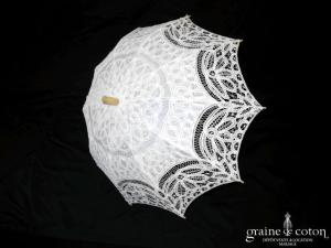 Ombrelle en dentelle de Bruges ivoire