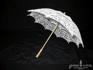 Ombrelle en dentelle de Bruges ivoire