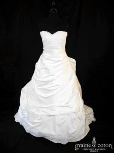 Pronuptia Créateur - Création en soie sauvage ivoire et dentelle