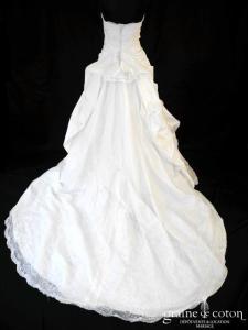 Pronuptia Créateur - Création en soie sauvage ivoire et dentelle