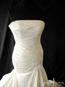 Pronovias - Prototype drapé en soie sauvage ivoire