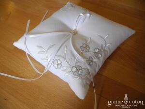 Coussin d'alliances fleurs argentées - Blanc