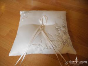 Coussin d'alliances fleurs argentées - Ivoire